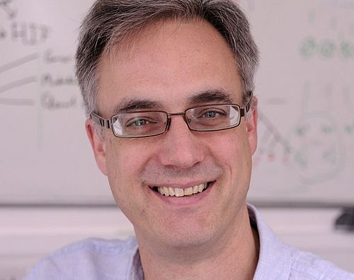 Portrait picture of doctor Peter Campell